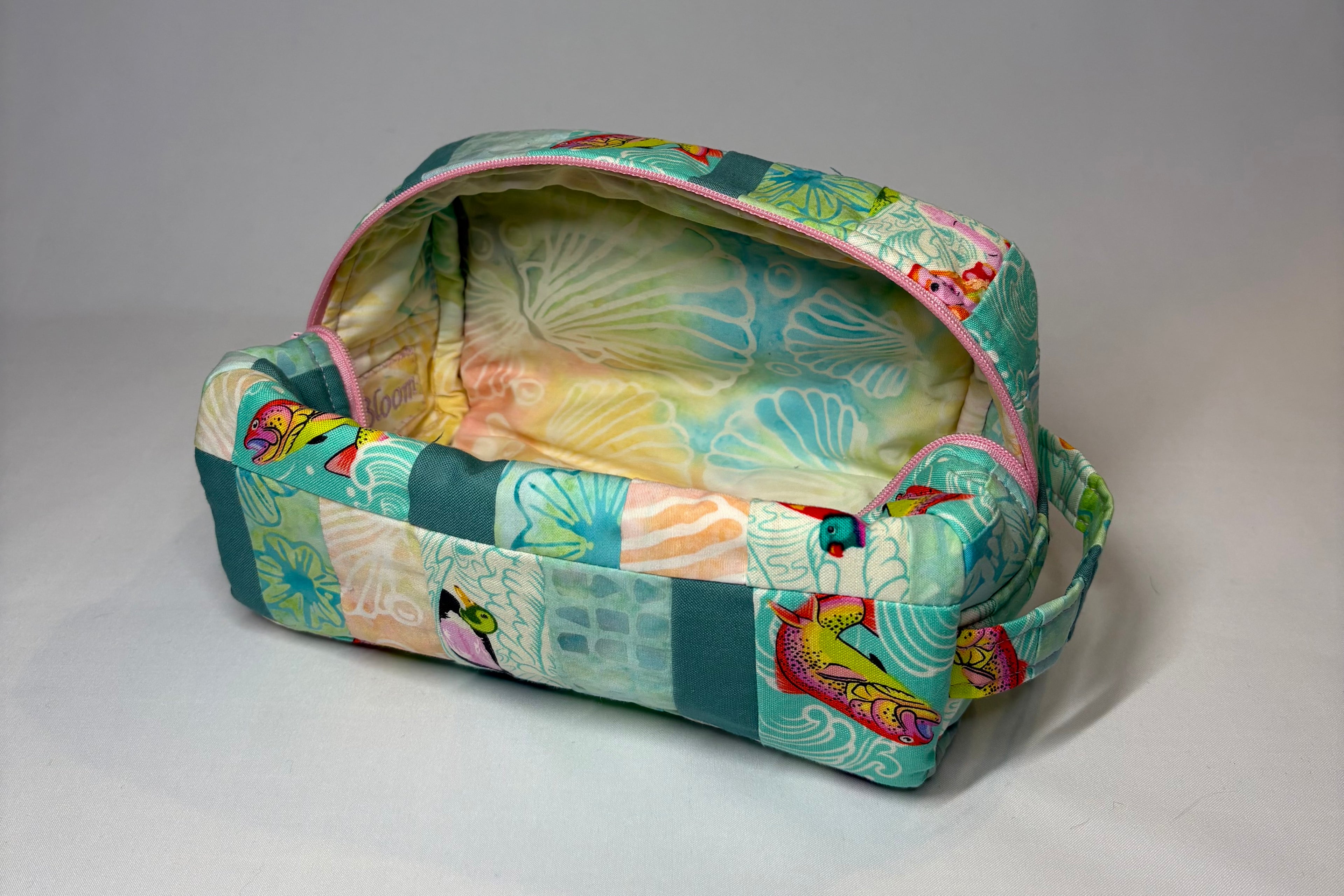 Opalescent Undertow Medium Makeup Bag