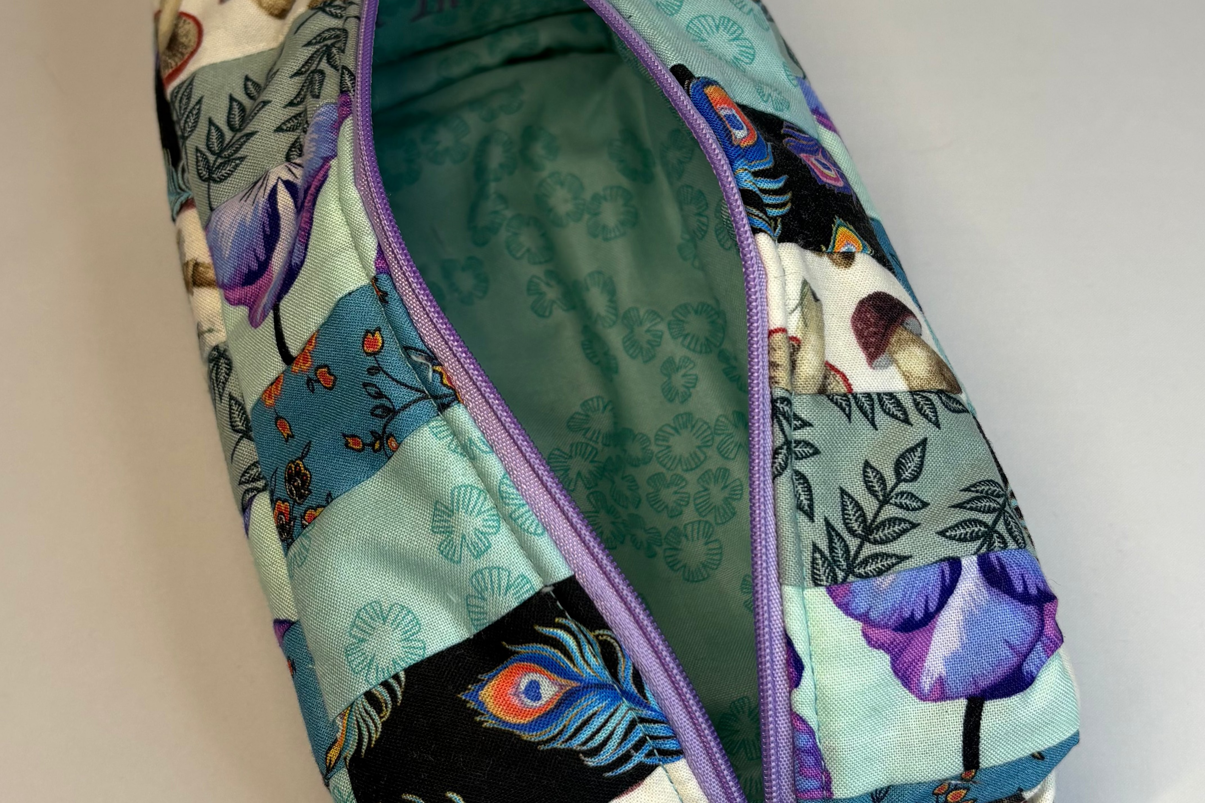 Peacock Pansy Brush Case