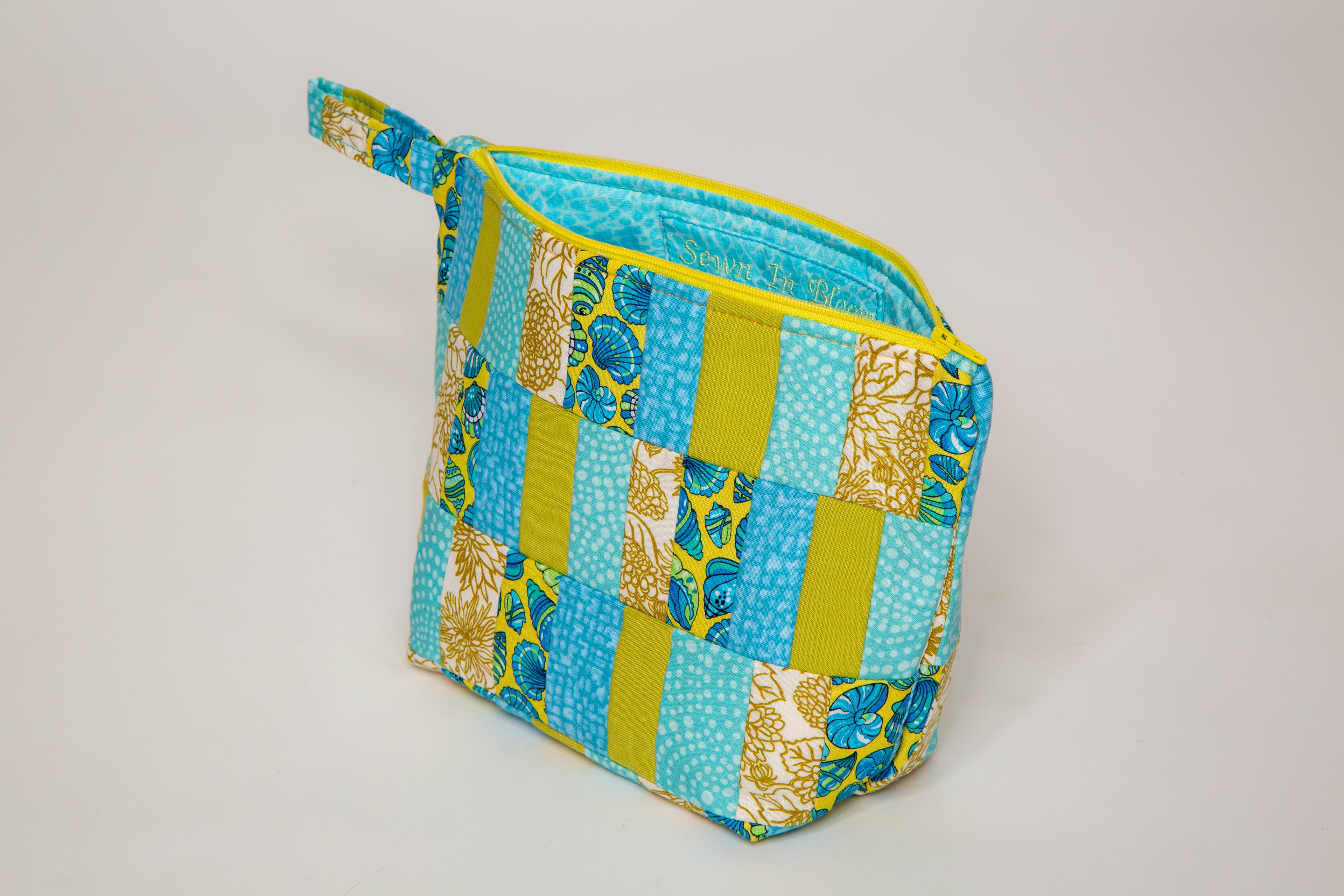 Ocean Seashell Medium Basics Bag