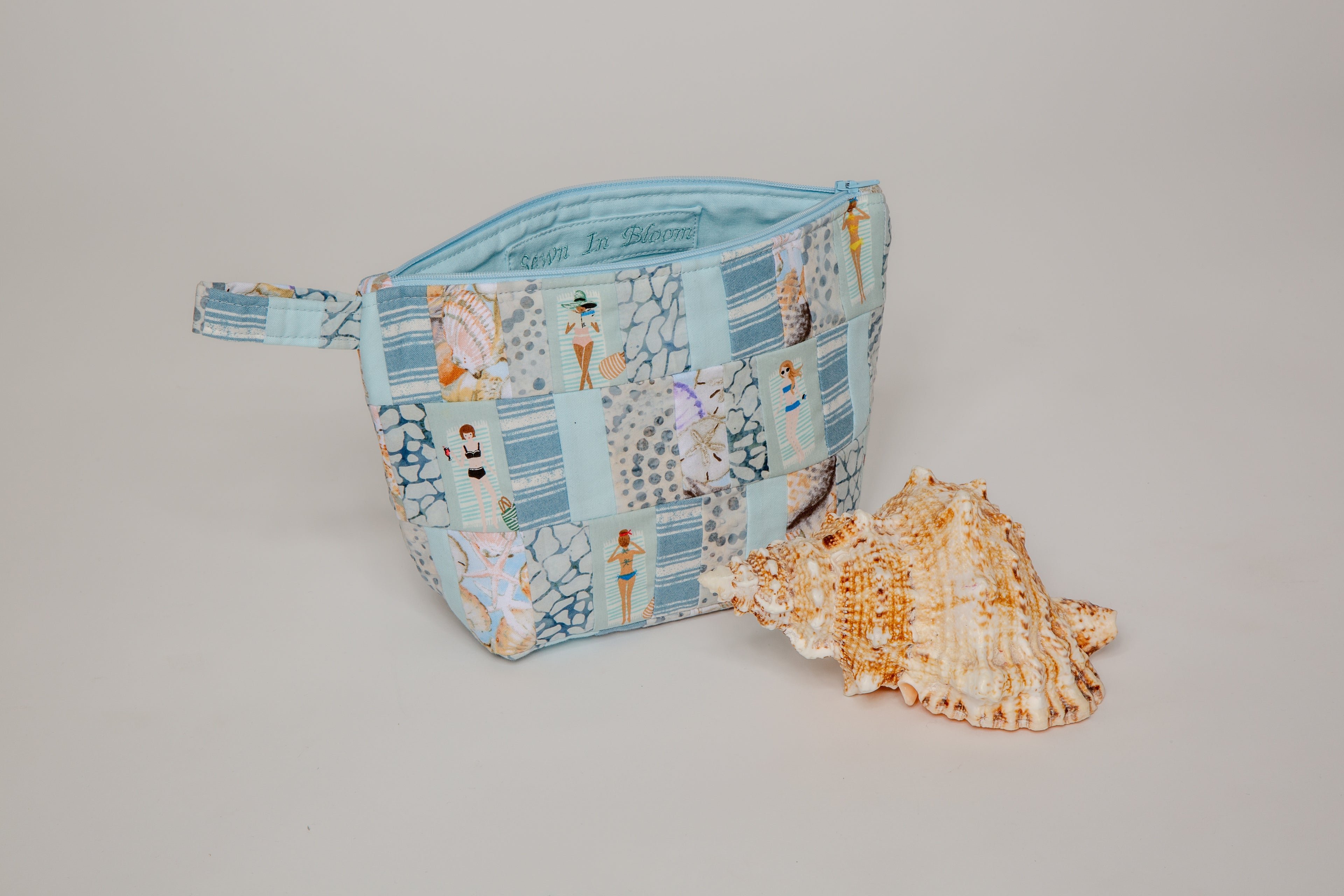 Beach Girls Medium Basics Bag