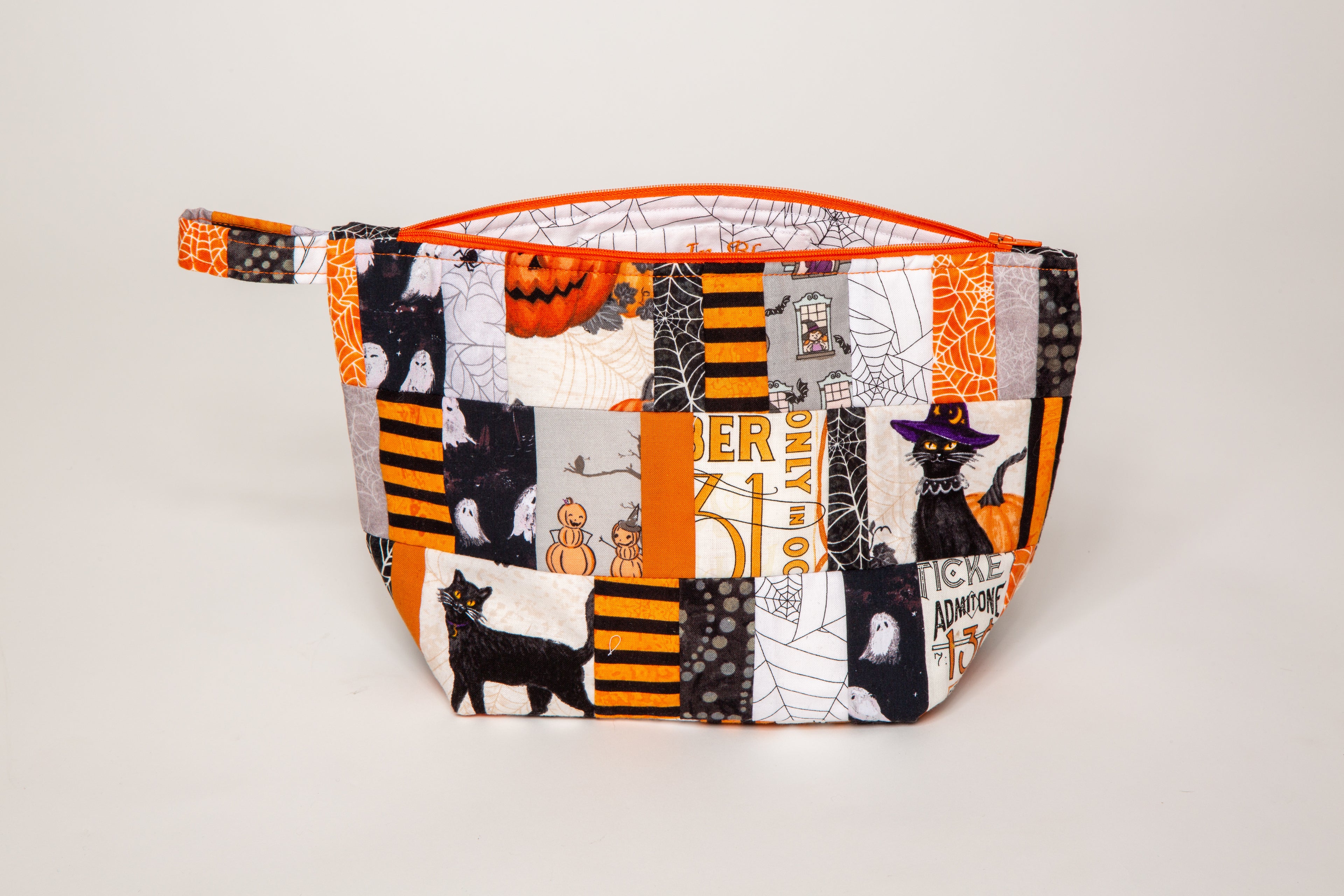 Spooky Cat Large Basics Bag