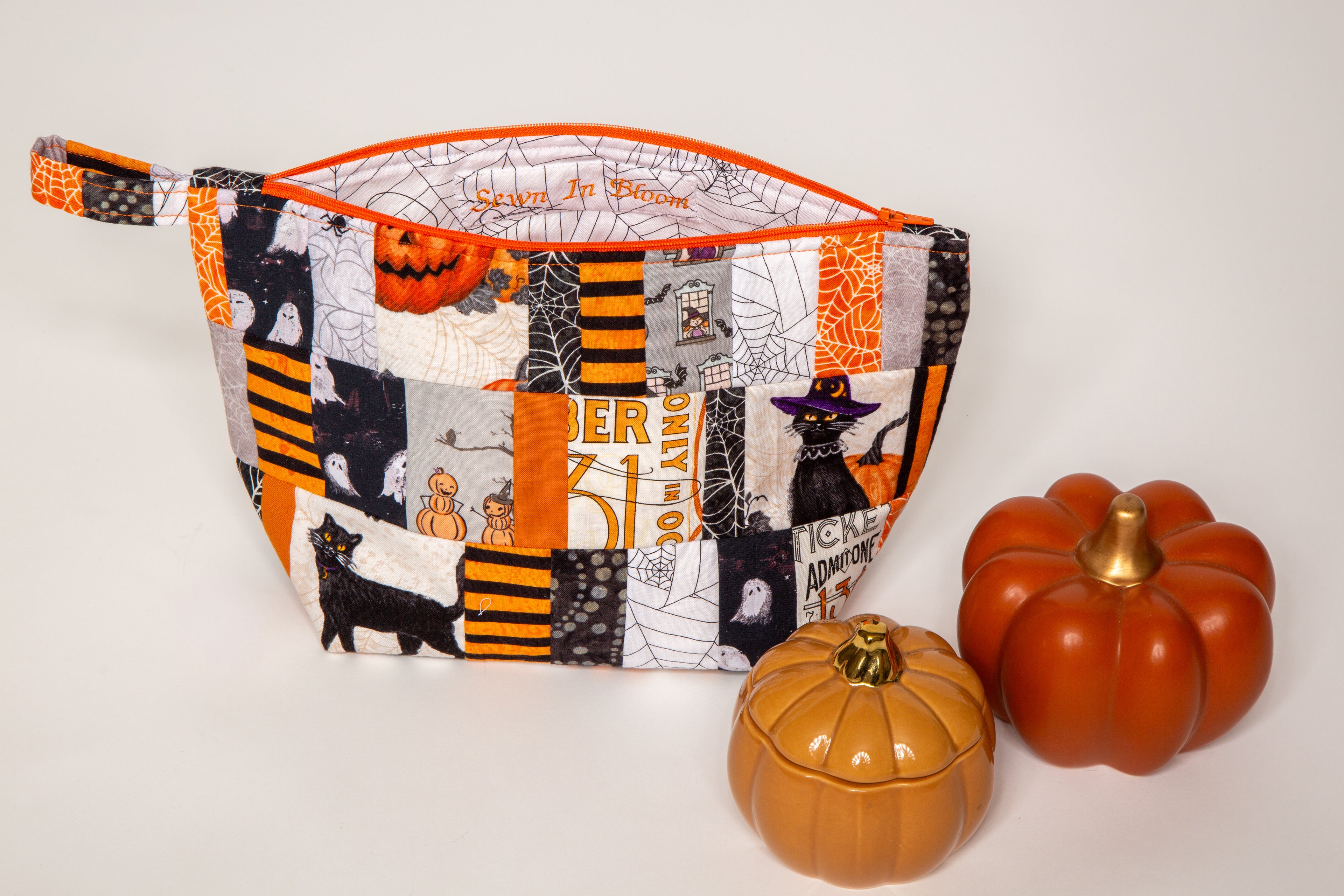 Spooky Cat Large Basics Bag